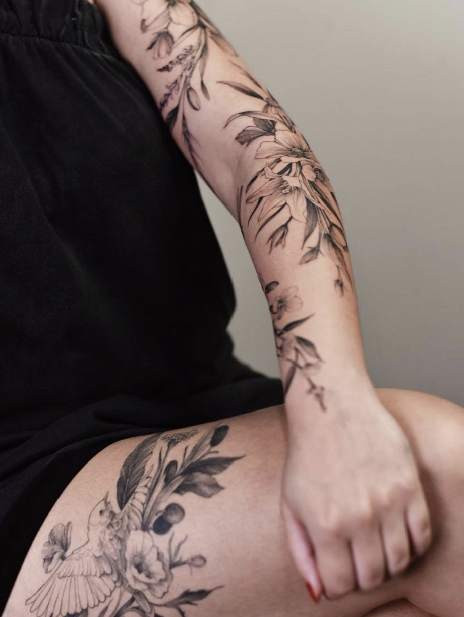 curso de tatuagem floral, fineline botanica feminina